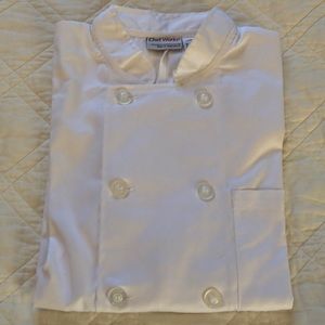 NWOT chefs shirt. Includes arm pocket.